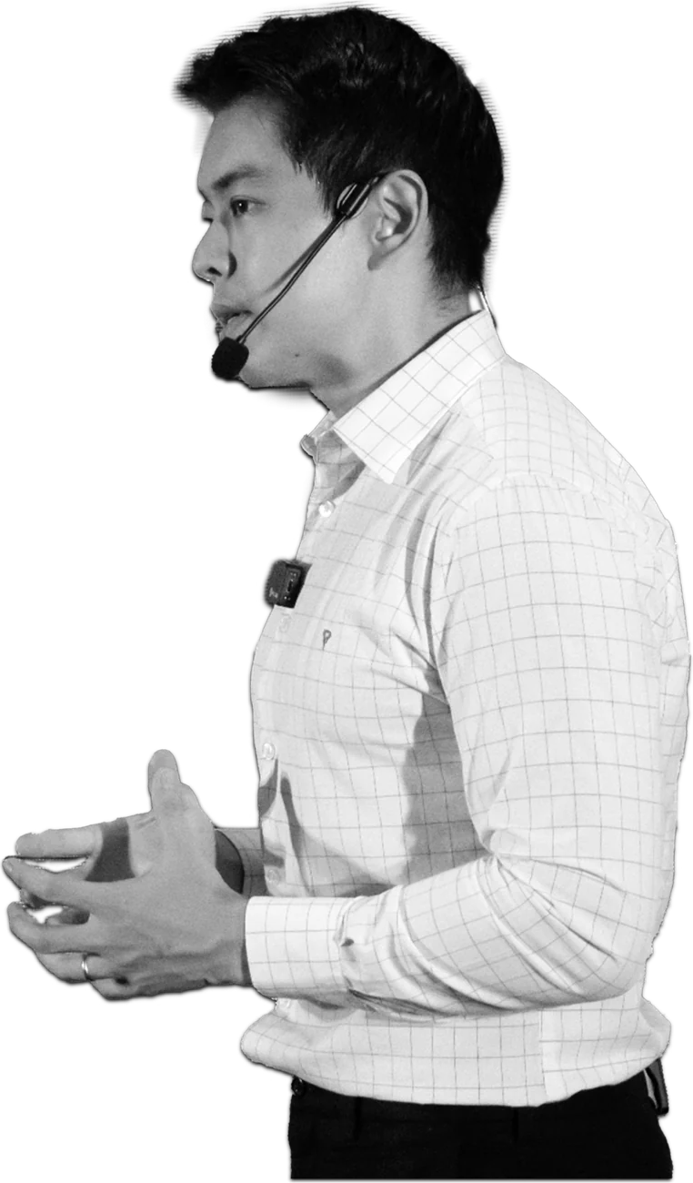 Dr. André Kimura durante uma aula